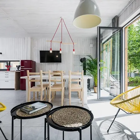 Willa Pole W Stodole